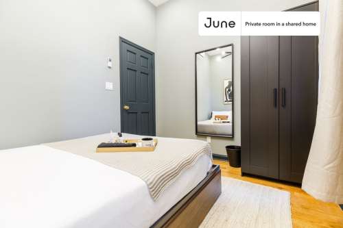 Private bedroom in 3 bed/1 bath Home 37 1
