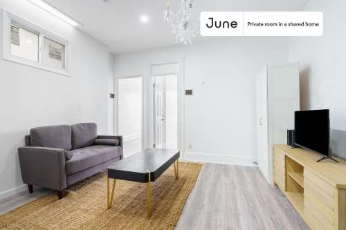 Private bedroom in 4 bed/1 bath Home 2 1