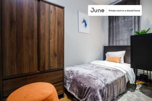 Private bedroom in 4 bed/2 bath Home 38 3