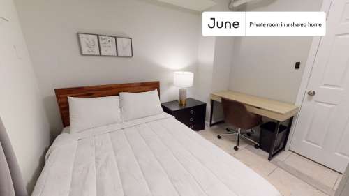 Private bedroom in 3 bed/1 bath Home 52 0