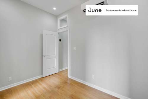 Private bedroom in 3 bed/1 bath Home 44 1