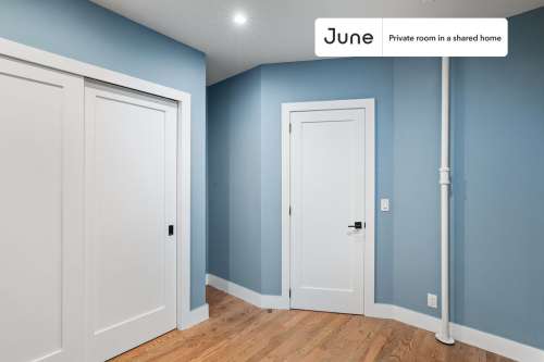 Private bedroom in 4 bed/1 bath Home 171 1