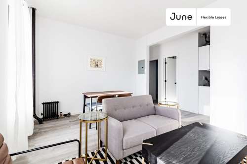 Private bedroom in 4 bed/1 bath Home 206 3