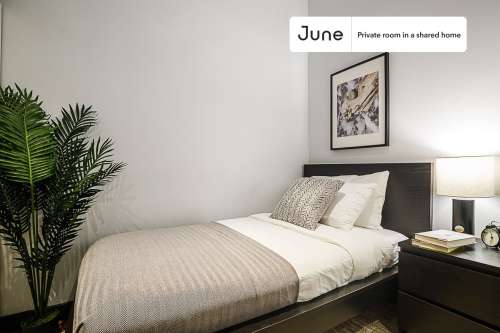 Private bedroom in 4 bed/2 bath Home 59 1