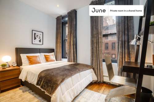 Private bedroom in 4 bed/2 bath Home 61 1