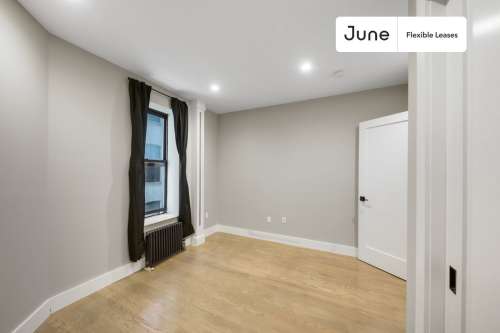 Private bedroom in 4 bed/1 bath Home 213 3