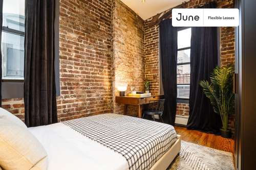 Private bedroom in 4 bed/2 bath Home 72 2