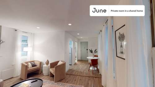 Private bedroom in 3 bed/1 bath Home 69 3