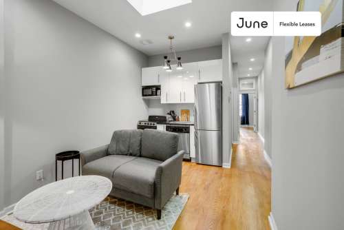 Private bedroom in 3 bed/1 bath Home 61 0