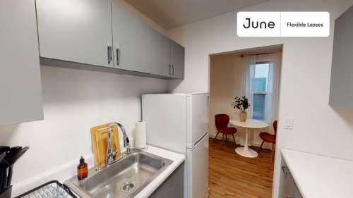 Private bedroom in 3 bed/1 bath Home 76 2
