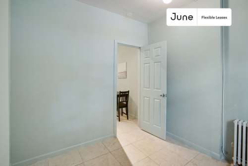 Private bedroom in 3 bed/1 bath Home 82 3