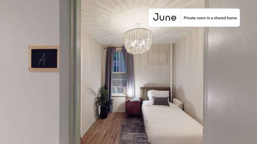 Private bedroom in 3 bed/1 bath Home 73 2