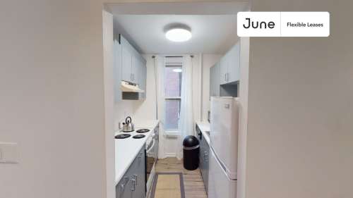 Private bedroom in 3 bed/1 bath Home 75 3