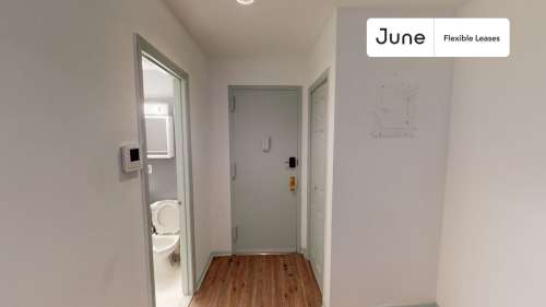 Private bedroom in 3 bed/1 bath Home 76 3