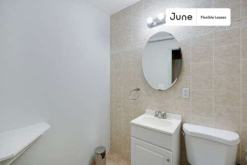 Private bedroom in 3 bed/1 bath Home 80 3