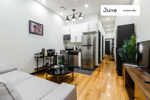 Private bedroom in 3 bed/1 bath Home 95 1