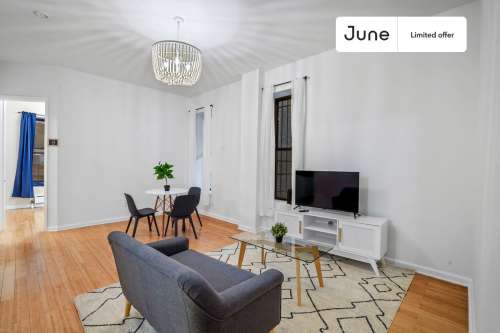 Private bedroom in 4 bed/1 bath Home 228 0