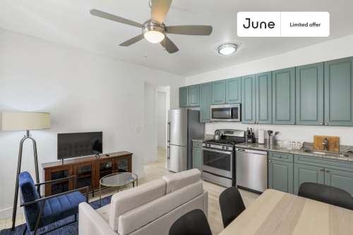 Private bedroom in 4 bed/1 bath Home 225 0