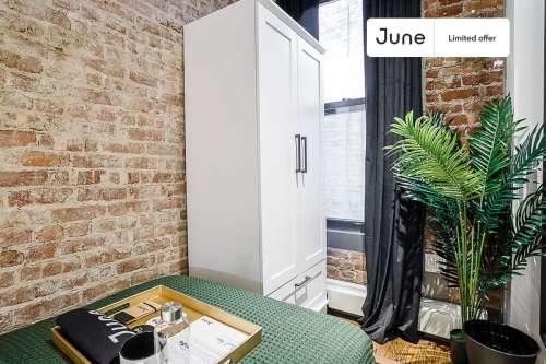 Private bedroom in 4 bed/2 bath Home 94 3
