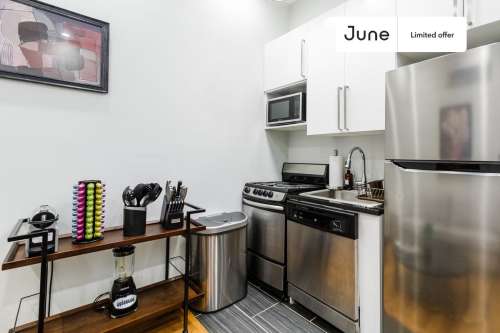 Private bedroom in 3 bed/1 bath Home 95 2
