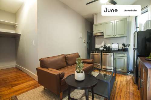 Private bedroom in 3 bed/1 bath Home 33 2