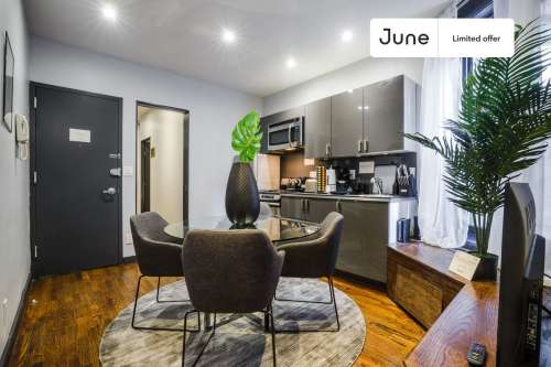 Private bedroom in 4 bed/2 bath Home 90 0