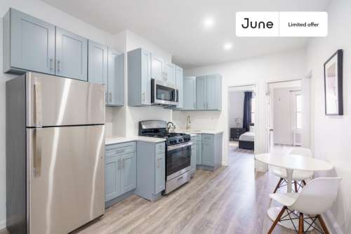 Private bedroom in 4 bed/1 bath Home 5 3