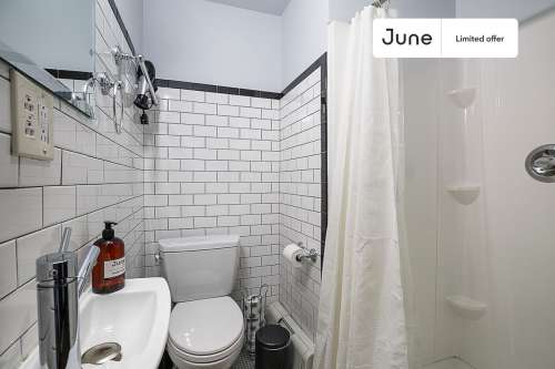 Private bedroom in 4 bed/2 bath Home 77 0
