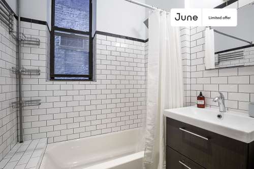 Private bedroom in 4 bed/2 bath Home 76 3