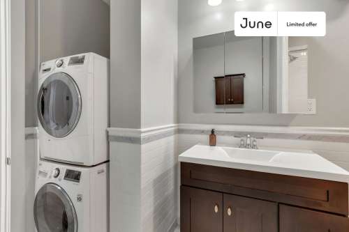 Private bedroom in 4 bed/1 bath Home 226 2