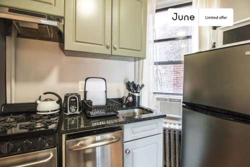Private bedroom in 3 bed/1 bath Home 34 2