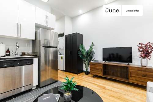 Private bedroom in 3 bed/1 bath Home 95 0