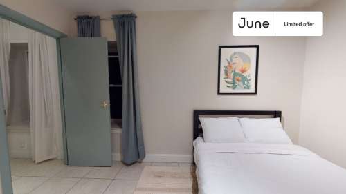 Private bedroom in 3 bed/1 bath Home 103 1