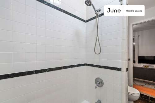 Private bedroom in 4 bed/1 bath Home 243 1