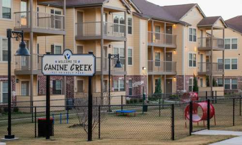 S Bed Portico at Friars Creek Apts 3