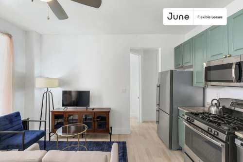 Private bedroom in 4 bed/1 bath Home 247 1