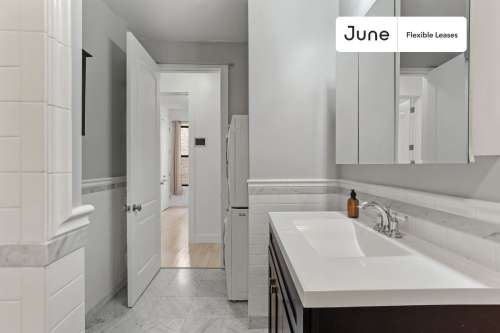 Private bedroom in 4 bed/1 bath Home 248 1