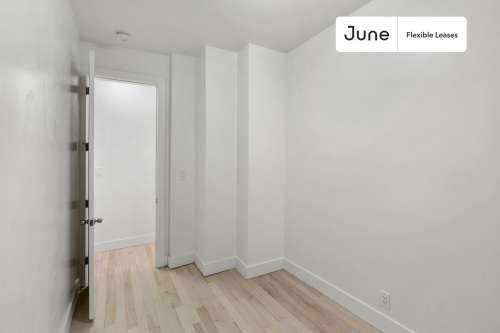 Private bedroom in 4 bed/1 bath Home 249 3