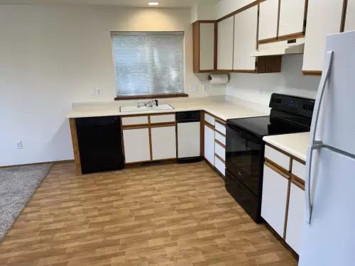 2024-08/SOUTHERN-OREGON-Apartment-Building-15464435.webp
