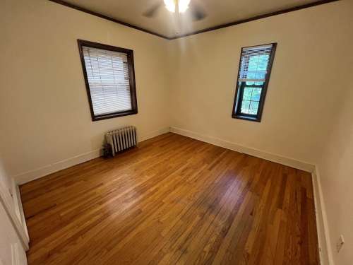 S Bed 2104 University Ave 11