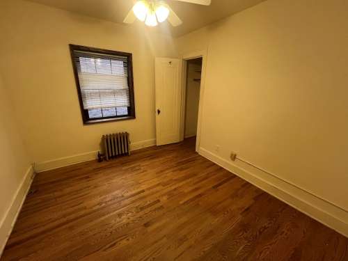 S Bed 2104 University Ave 9