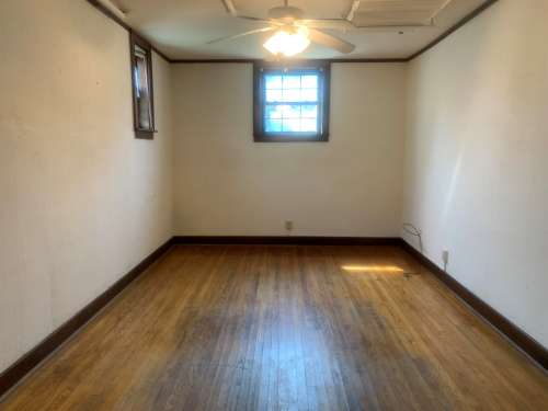 S Bed 2104 University Ave 27