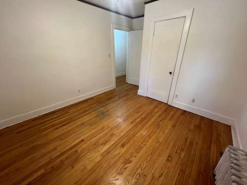 S Bed 2104 University Ave 12