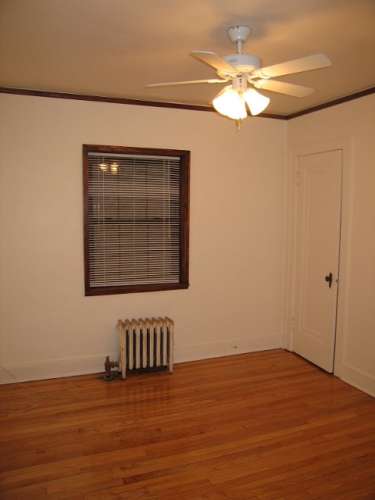S Bed 2104 University Ave 14