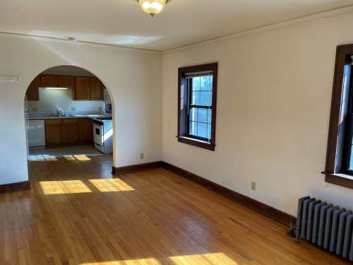 S Bed 2104 University Ave 18