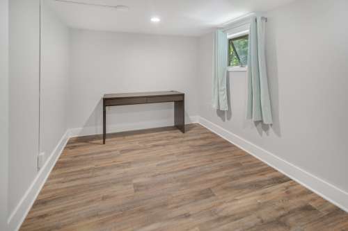 404-406 University Ave 18 0