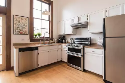 2025-08/CAL-STATE-LONG-BEACH-Apartment-Building-16674991.webp