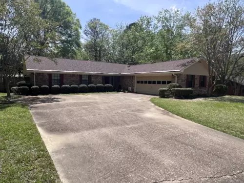 2025-08/MISSISSIPPI-STATE-Apartment-Building-16674438.webp