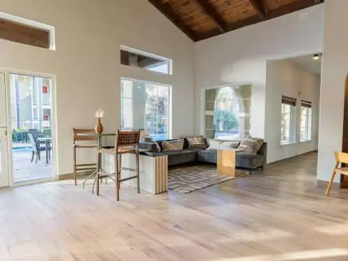 2025-08/UC-DAVIS-Apartment-Building-16659074.webp