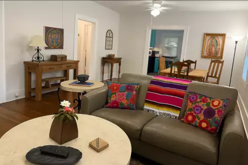 2025-08/UT-AUSTIN-Apartment-Building-16672496.webp